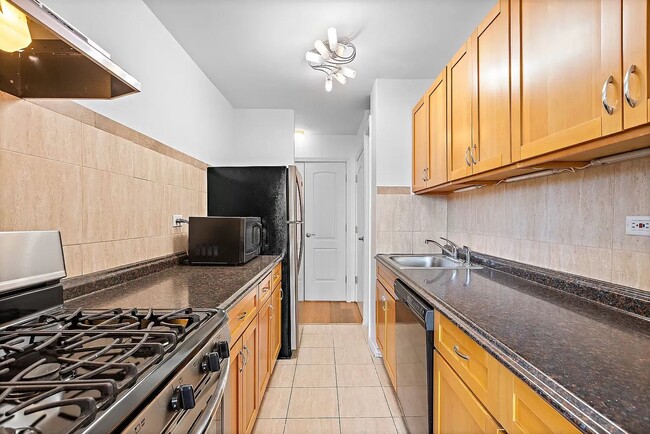 Building Photo - Freshly painted 1 bed 1 bath