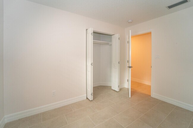 Building Photo - 22 1/2 Fancher Ct