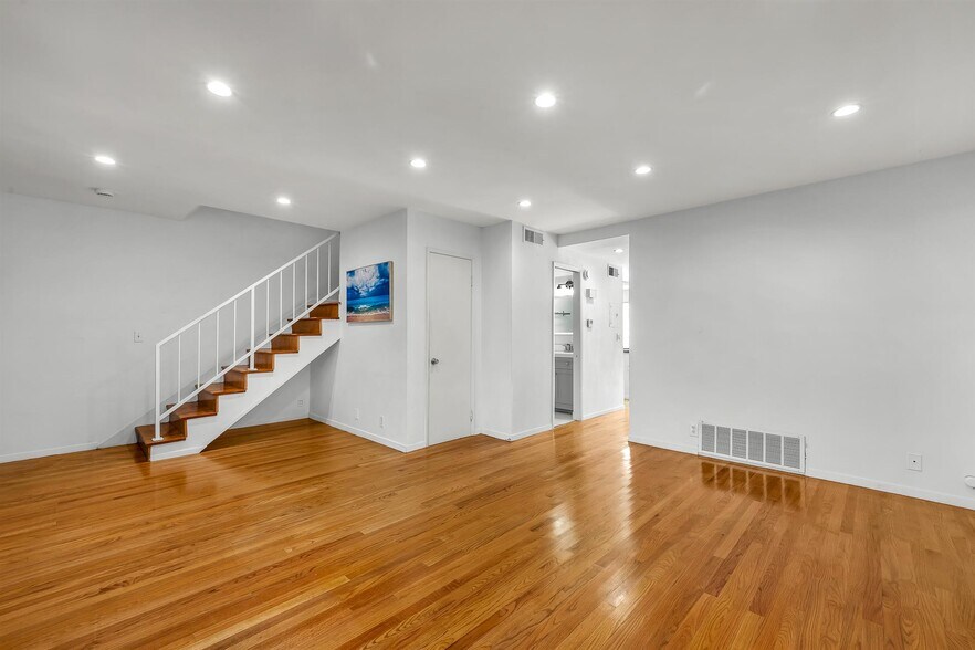 Building Photo - 246 Green Heath Pl