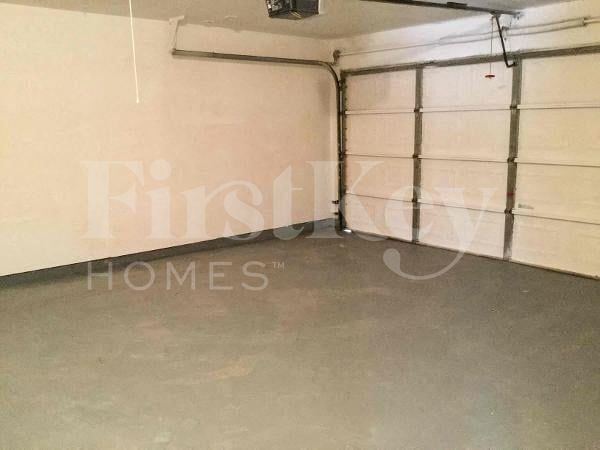 Building Photo - 7000 Meadowbrook Dr