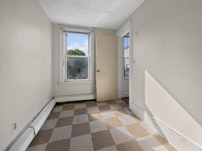 Building Photo - 492 West Side Ave