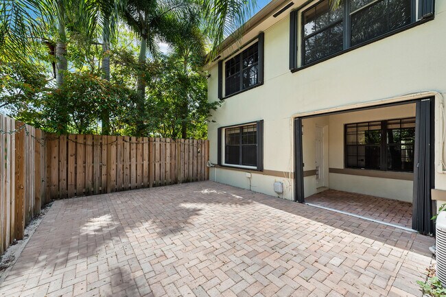 Building Photo - 243 City View Dr