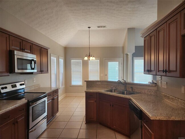 Building Photo - 714 Briarcliff Pl