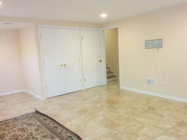 Building Photo - 312 Sunset Dr