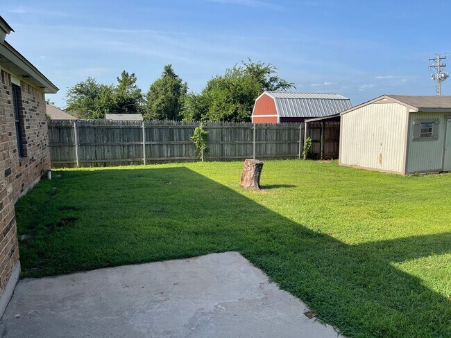 Building Photo - Completely remodeled and ready for move in...