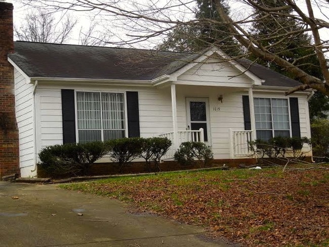 Building Photo - 1019 Brenham Ln