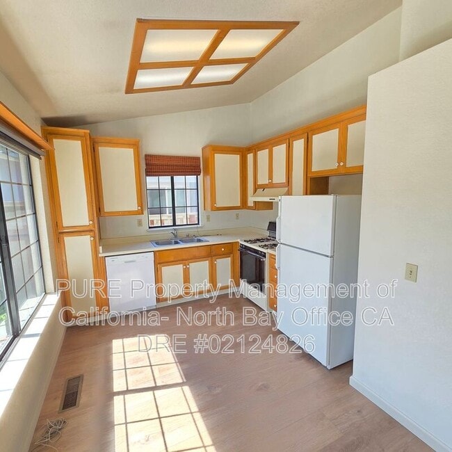 Building Photo - 869 Maria Dr