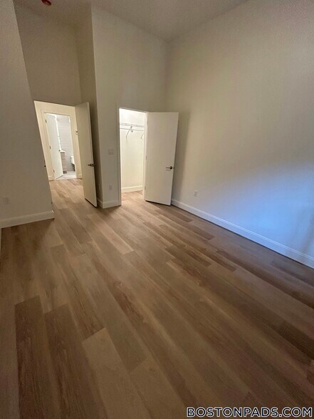 Building Photo - 1079 Commonwealth Ave