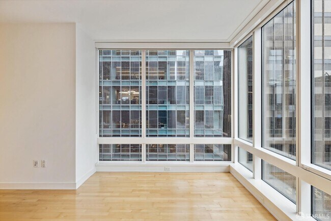 Building Photo - 301 Mission St