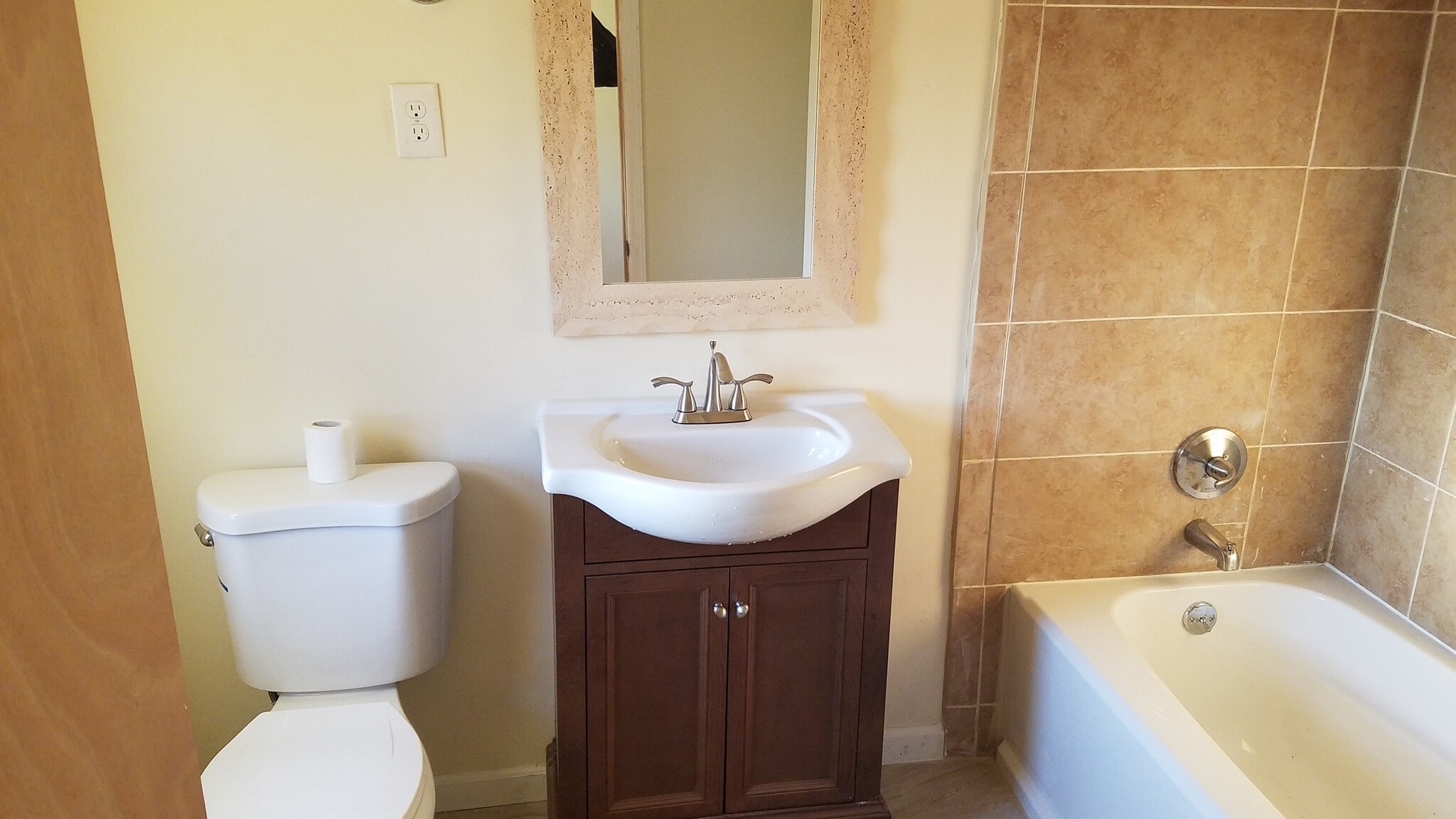 Building Photo - 8 Charlton Ave