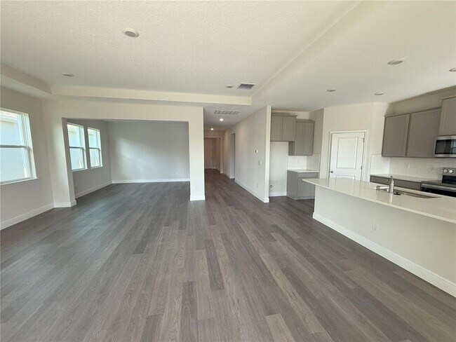 Building Photo - 2113 Warren Acrs Blvd