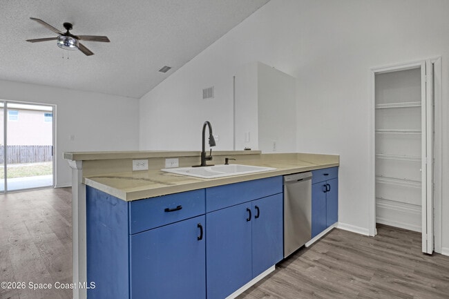 Building Photo - 1561 Sandusky St SE