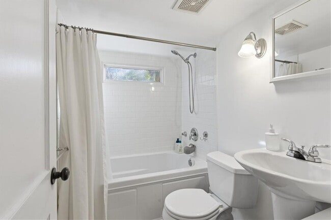 Building Photo - 693 Glenwood Ave SE