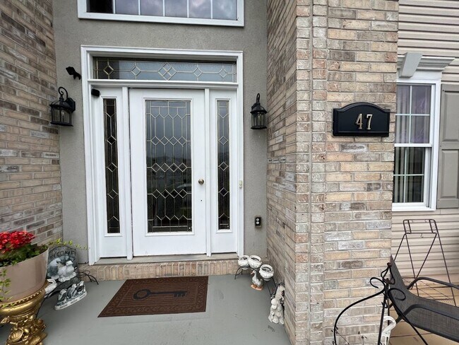 Building Photo - Large 1 bedroom basement apartment in beau...