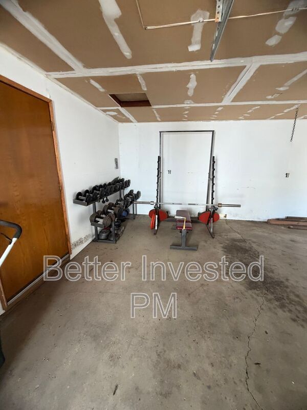 Building Photo - 204 N Main St