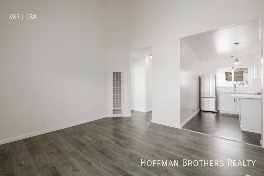 Building Photo - 6043 Eleanor Ave