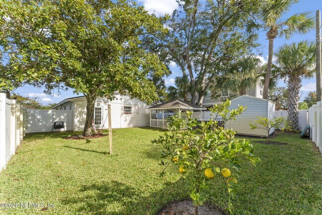 Building Photo - 618 8th Ave N