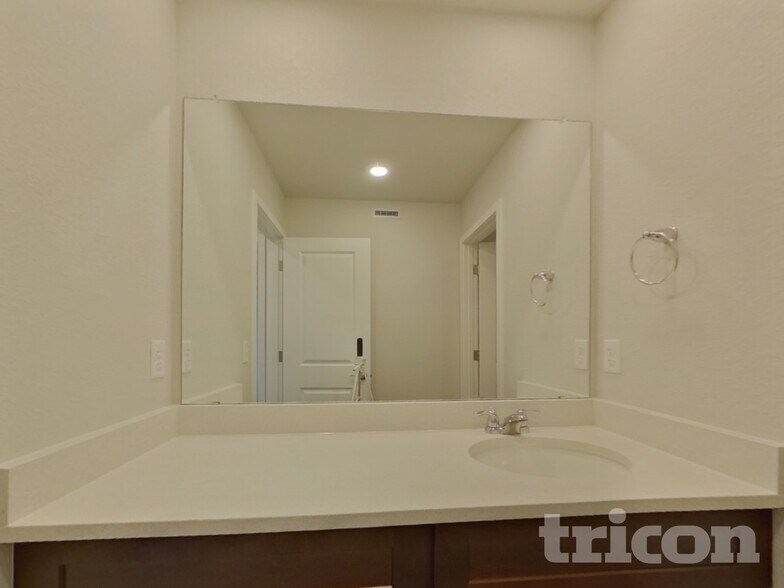 Building Photo - 2222 Flower Blossom Ave