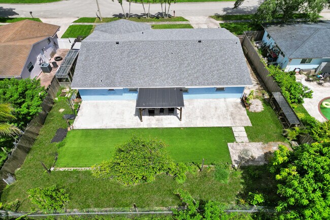 Building Photo - 855 NW 80th Terrace