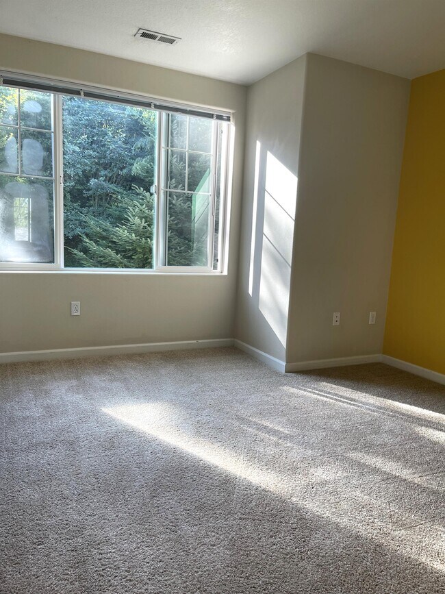 Building Photo - 10851 SW Canterbury Ln