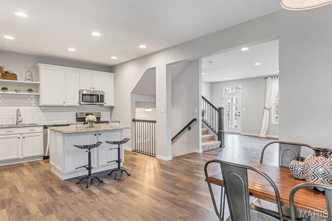 Building Photo - 5044 Arpent St