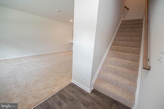 Building Photo - 128 Willowtree Ln
