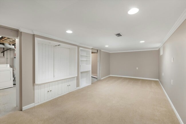 Building Photo - 712 Golf Ave