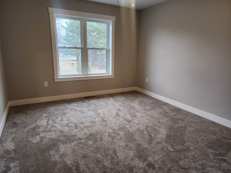 Building Photo - 2317 Lake Rd