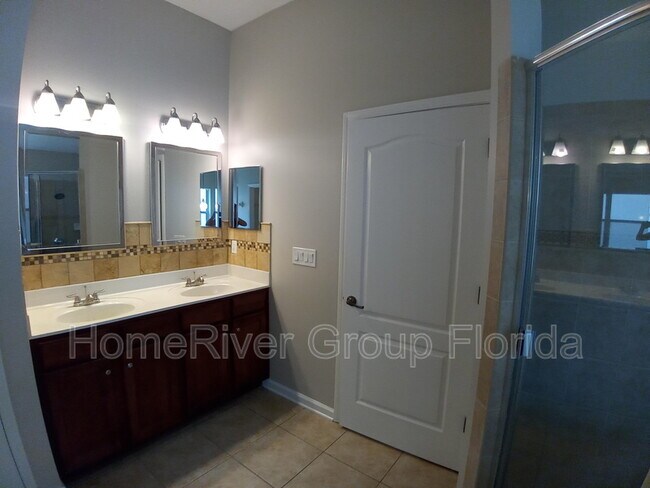 Building Photo - 2575 Creekfront Dr