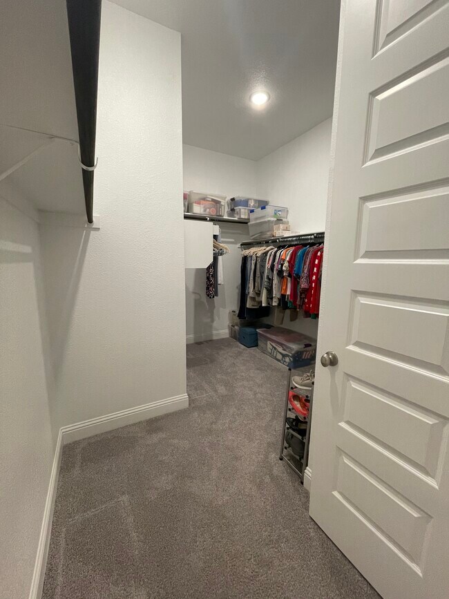 Building Photo - 1913 Renwick Dr