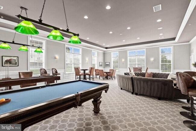 Building Photo - 2022 Crescent Wy