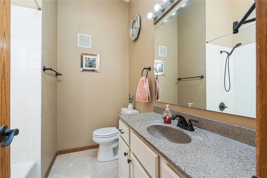 Building Photo - 3720 Timberline Dr NE