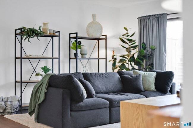 Building Photo - 62 Candlewood Dr