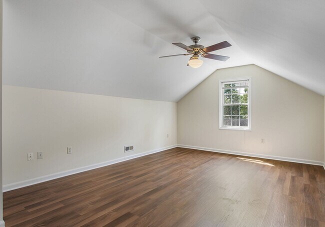 Building Photo - BEAUTIFUL 5 BEDROOM HOME IN HAMPTON PARK