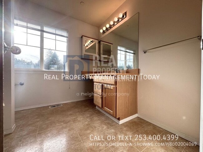 Building Photo - 2702 Meyer St