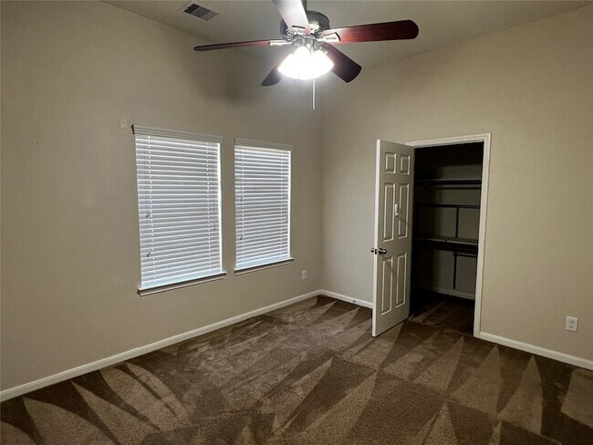 Building Photo - 10621 Sunflower Dr