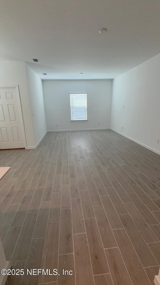 Building Photo - 3970 Silver Hay Ln