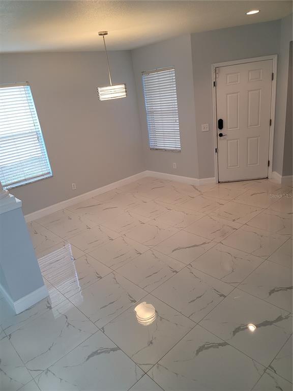 Building Photo - 18405 Kentisbury Ct