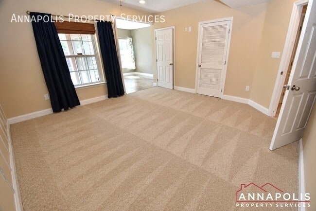 Building Photo - 888 Stonehurst Ct