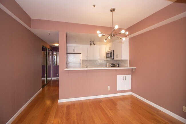Building Photo - Updated One Bedroom Condo at Opera Plaza |...