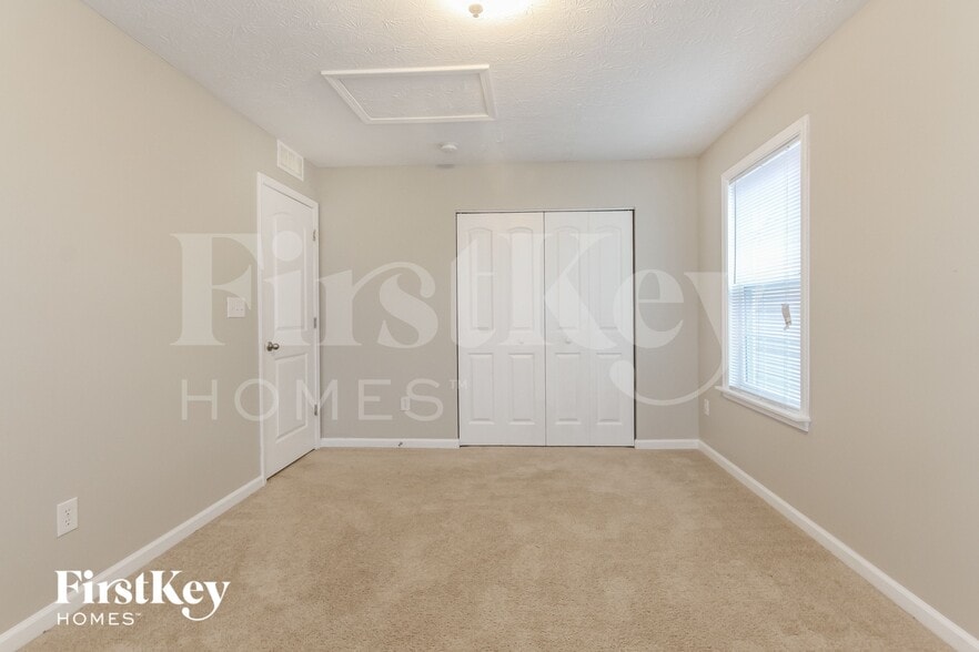 Building Photo - 5776 Bluff View Ln