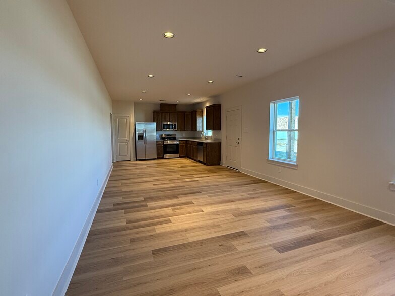 Building Photo - 207 Railroad Ave