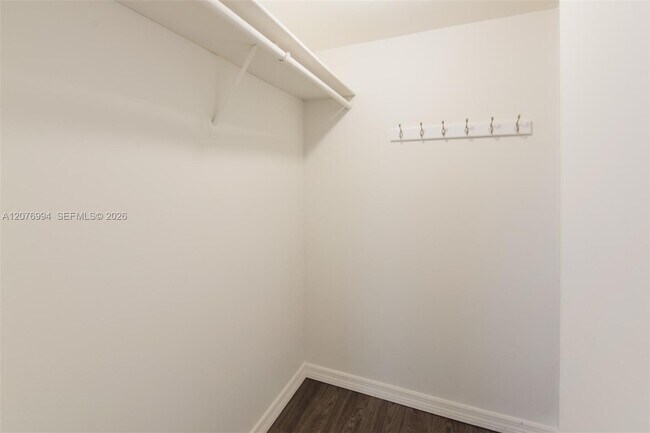 Building Photo - 20500 W Country Club Dr