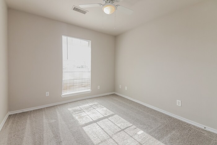 Building Photo - 2140 N Shore Rd