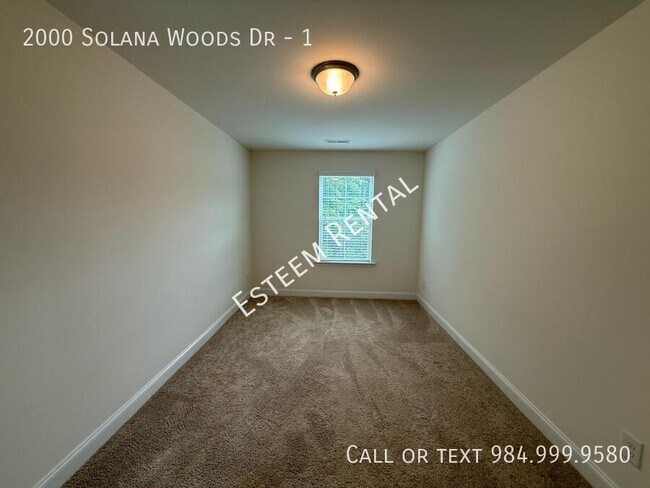 Building Photo - 2000 Solana Wds Dr