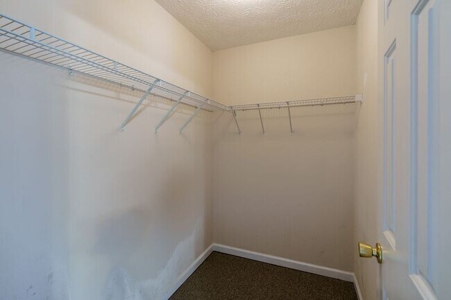 Building Photo - 321 Samuel Clemens Way