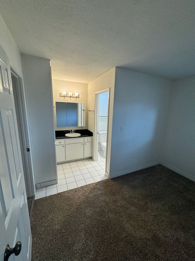 Building Photo - 7414 Mesa College Dr