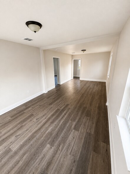 Building Photo - 1864 Snipe St