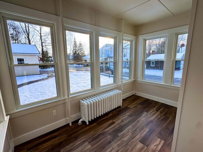 Building Photo - 39 Allen St