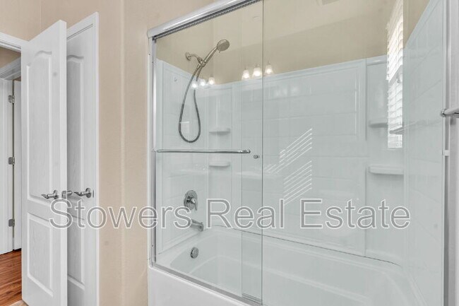 Building Photo - 718 El Paseo Cir